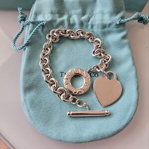 Tiffany & Co. Bracelet. Heart Tag Toggle Bracelet in Silver.